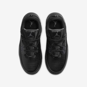 Nike Jordan youth Max Aura 5 sneakers in a black anthracite colorway Size 6.5Y
